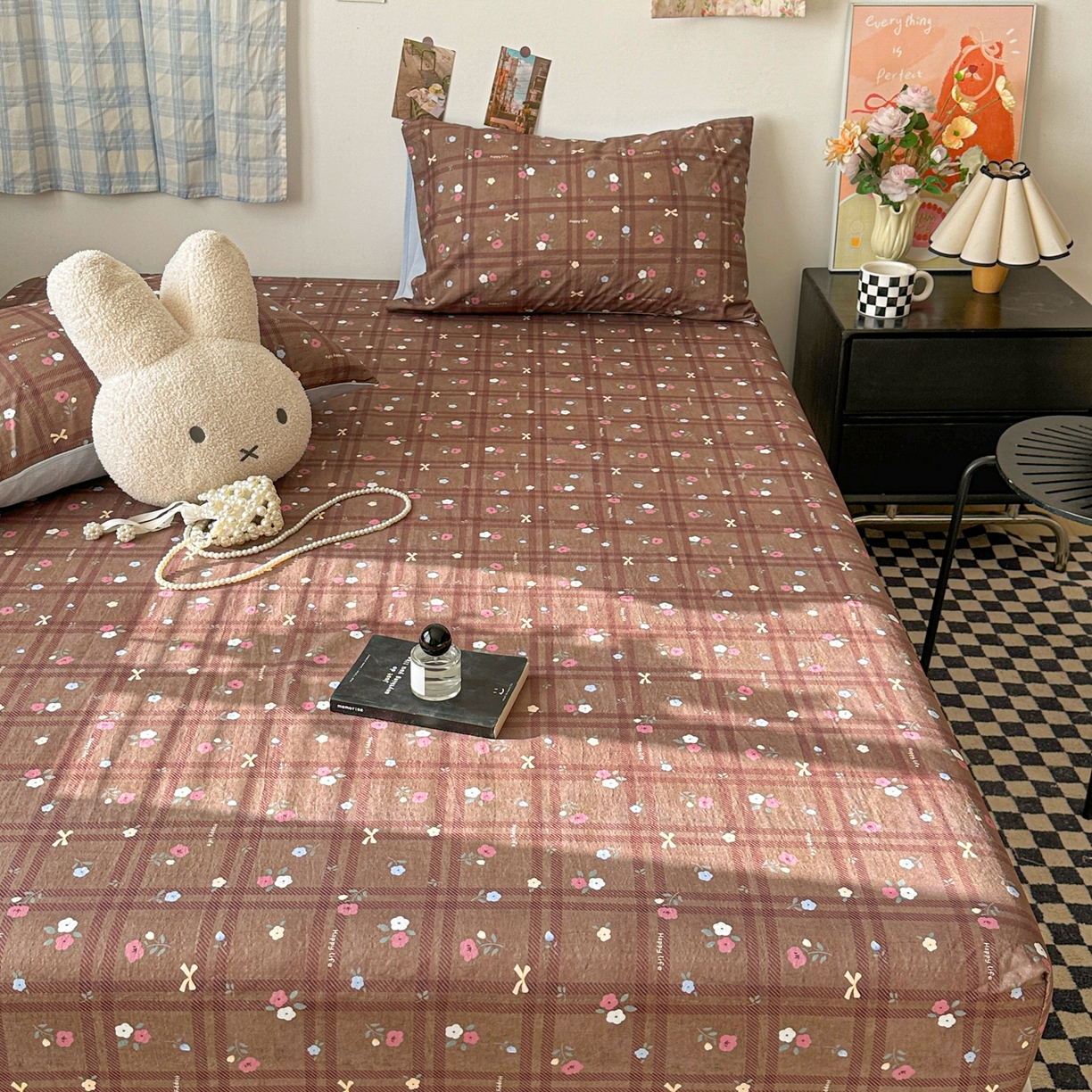 91家纺网 家纺一手货源 找家纺 繁花家居 2026新款泡芙棉云感木棉邹邹纱单床笠床单单件学生床 焦糖格纹