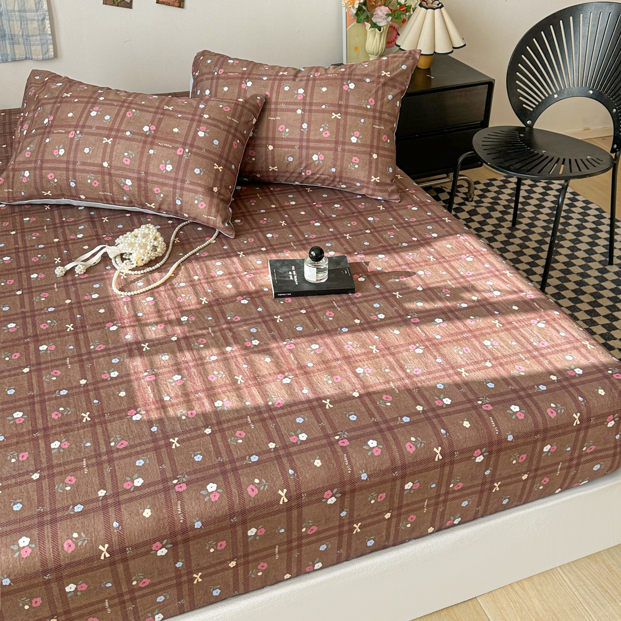 91家纺网 家纺一手货源 找家纺 繁花家居 2026新款泡芙棉云感木棉邹邹纱单床笠床单单件学生床 焦糖格纹