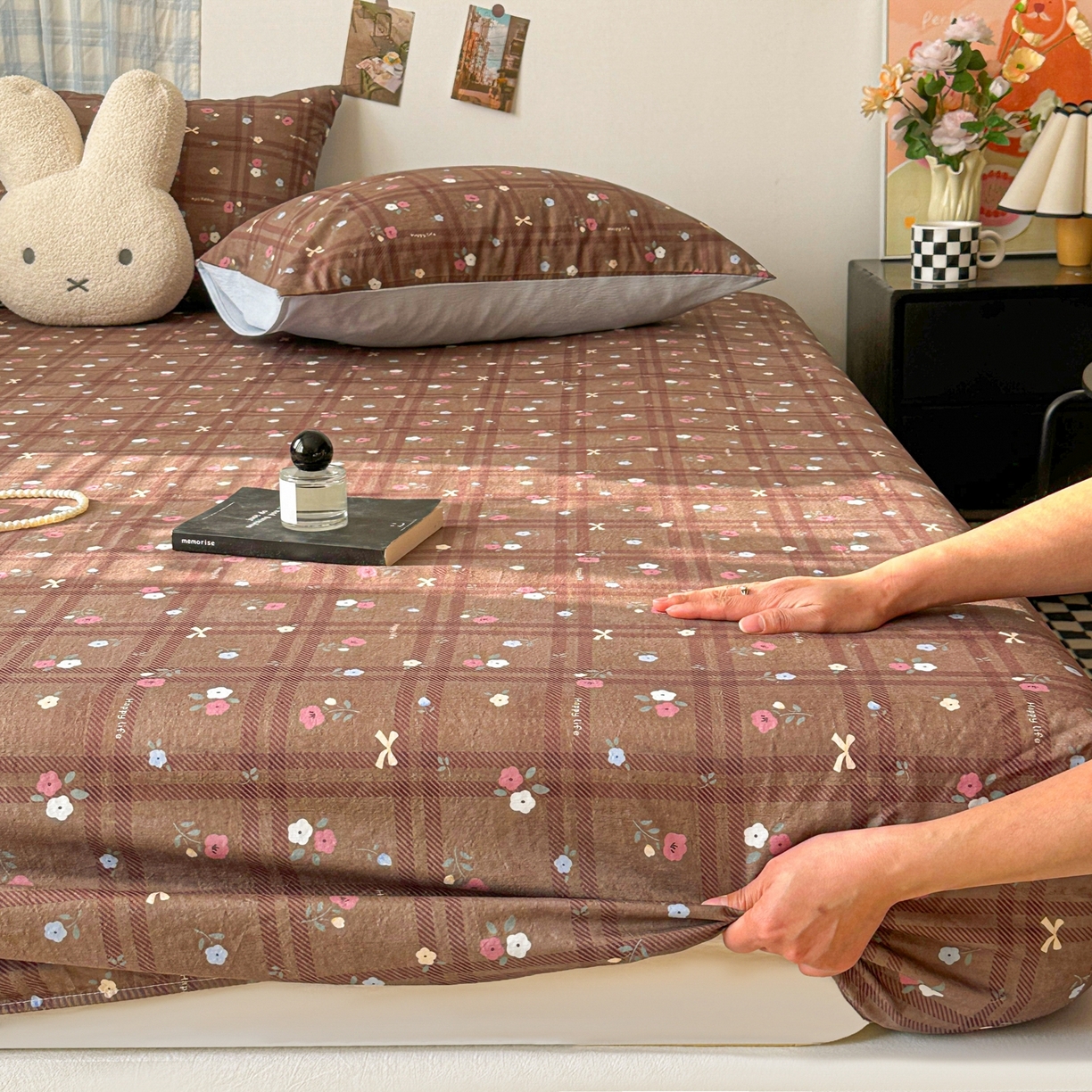 91家纺网 家纺一手货源 找家纺 繁花家居 2026新款泡芙棉云感木棉邹邹纱单床笠床单单件学生床 焦糖格纹