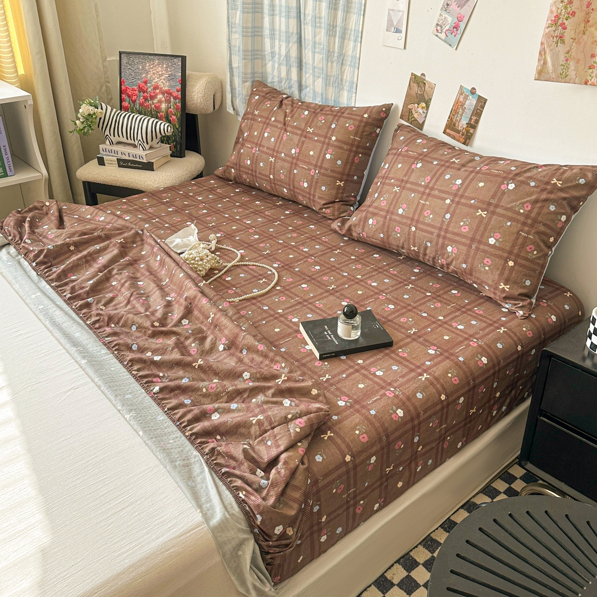 91家纺网 家纺一手货源 找家纺 繁花家居 2026新款泡芙棉云感木棉邹邹纱单床笠床单单件学生床 焦糖格纹