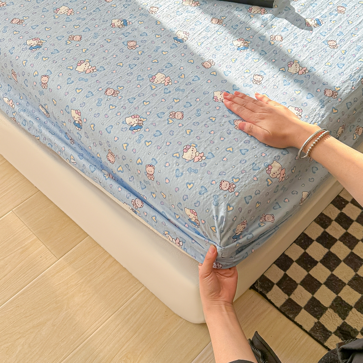 91家纺网 家纺一手货源 找家纺 繁花家居 2026新款泡芙棉云感木棉邹邹纱单床笠床单单件学生床 蓝调奶猫