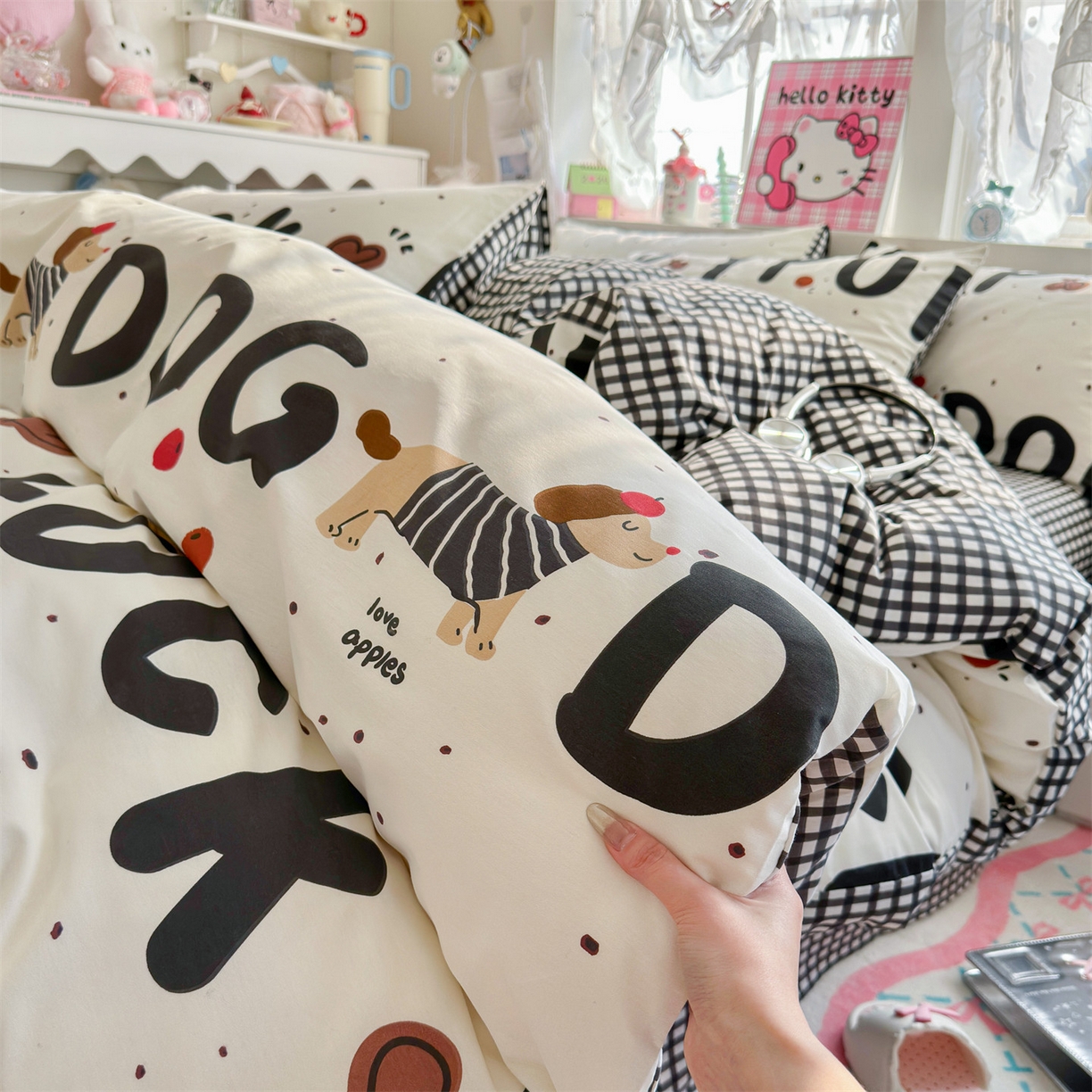 91家纺网 家纺一手货源 找家纺 名兮家居 2026跑量款全棉印花四件套 幸运字母狗