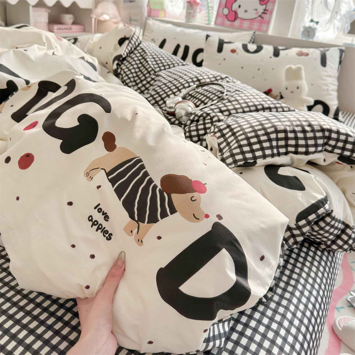 91家纺网 家纺一手货源 找家纺 名兮家居 2026跑量款全棉印花四件套 幸运字母狗