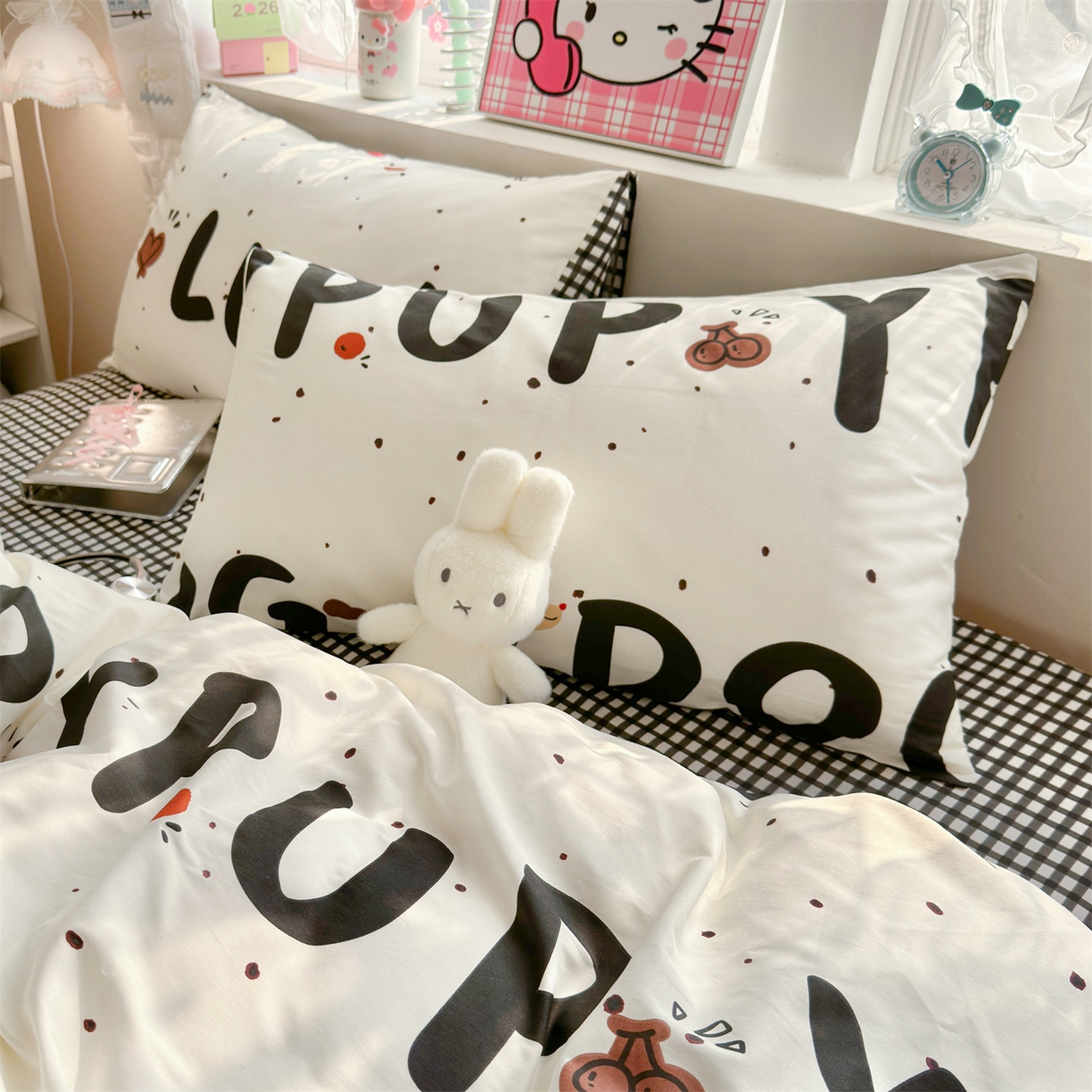 91家纺网 家纺一手货源 找家纺 名兮家居 2026跑量款全棉印花四件套 幸运字母狗