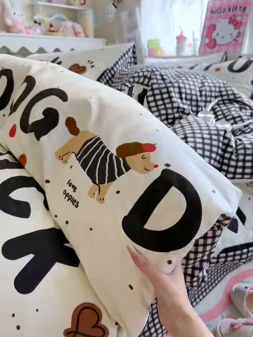 91家纺网 家纺一手货源 找家纺 名兮家居 2026跑量款全棉印花四件套 幸运字母狗