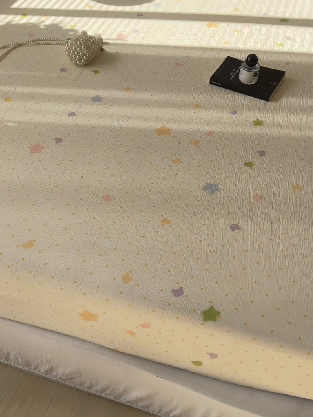 91家纺网 家纺一手货源 找家纺 繁花家居 2026新款泡芙棉云感木棉邹邹纱单床笠床单单件学生床 奶黄星芒