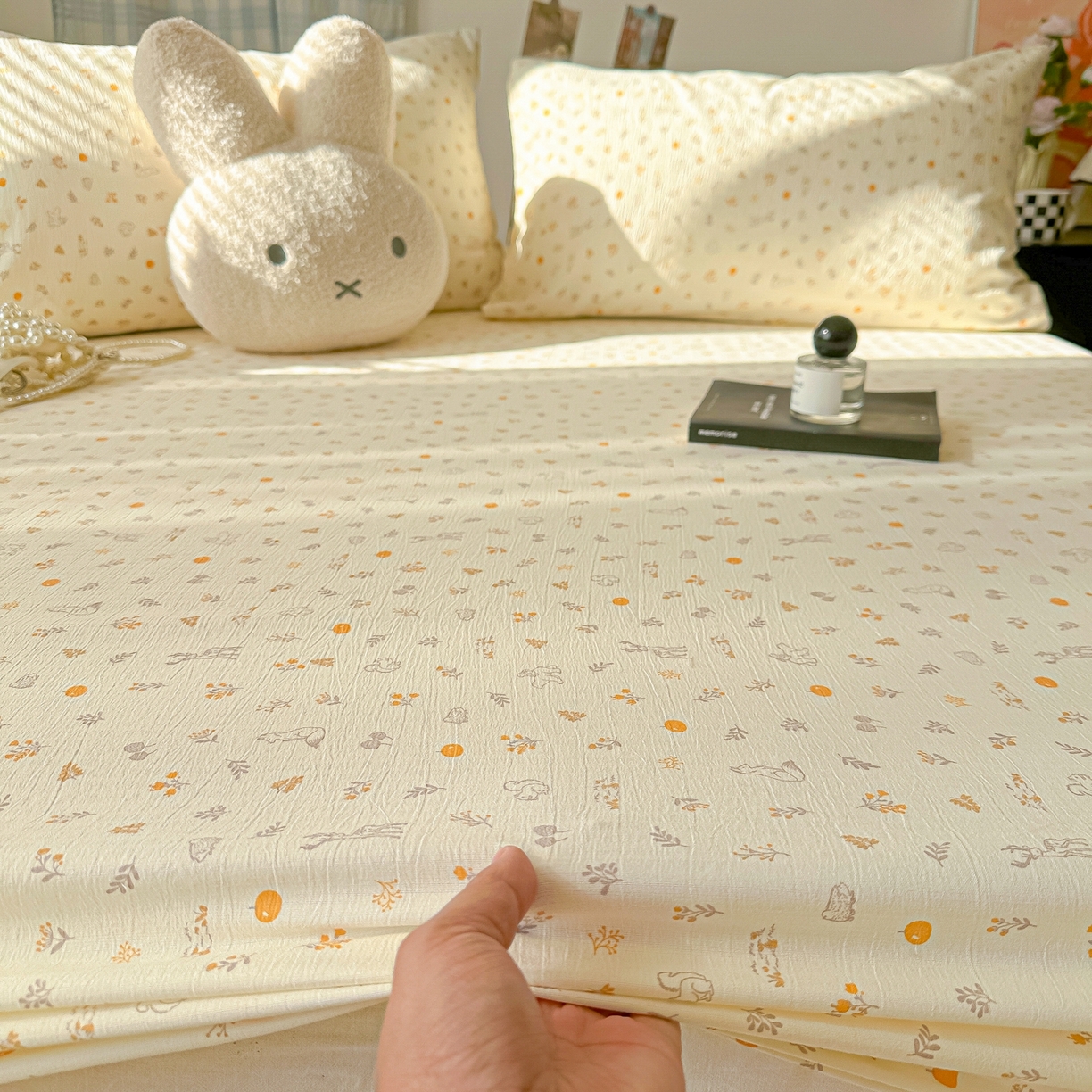 91家纺网 家纺一手货源 找家纺 繁花家居 2026新款泡芙棉云感木棉邹邹纱单床笠床单单件学生床 奶杏碎影