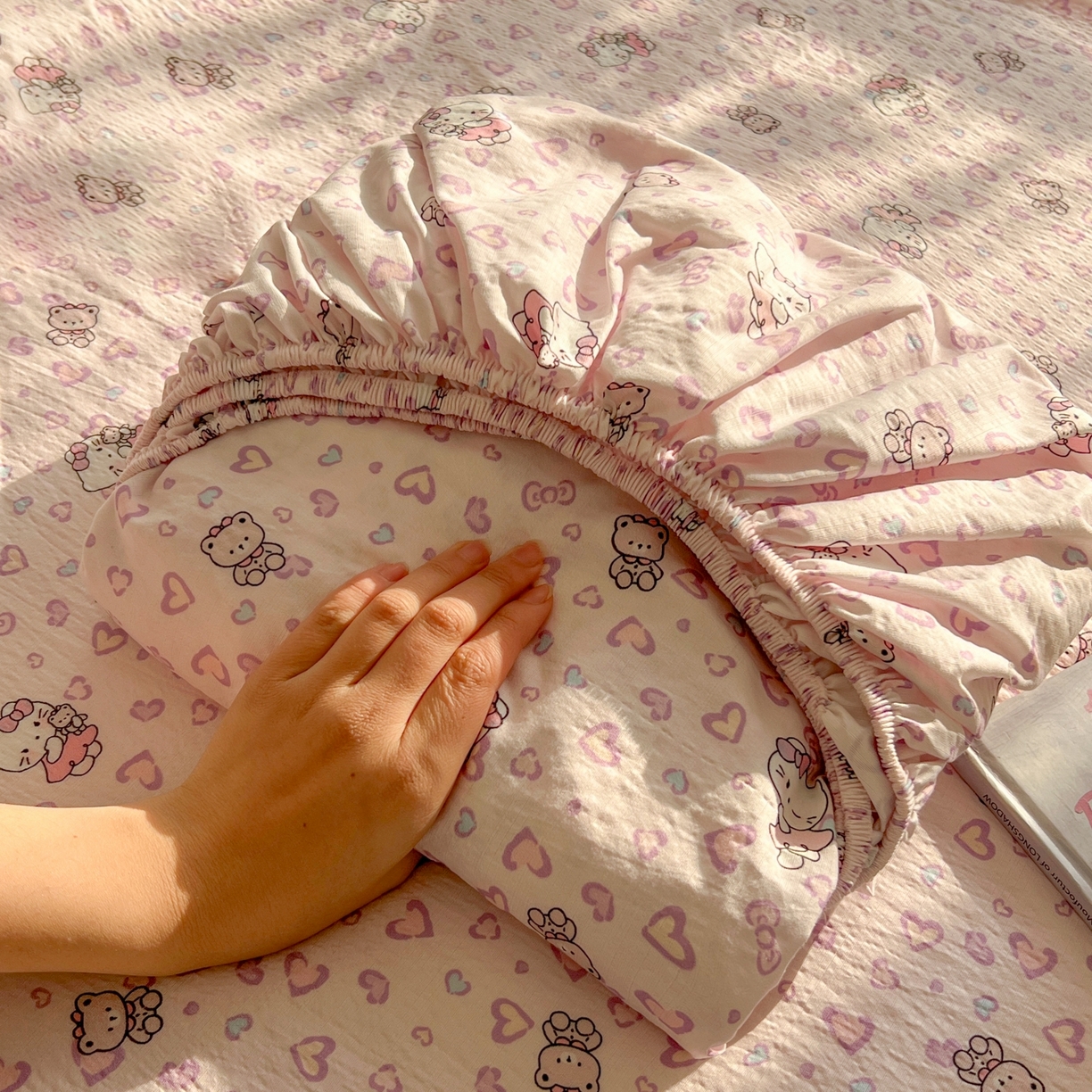 91家纺网 家纺一手货源 找家纺 繁花家居 2026新款泡芙棉云感木棉邹邹纱单床笠床单单件学生床 糖心粉喵