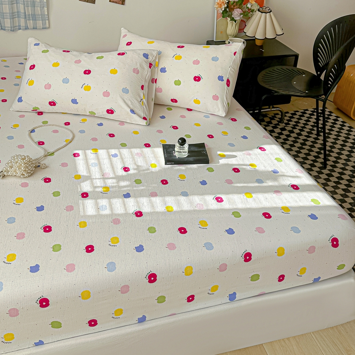 91家纺网 家纺一手货源 找家纺 繁花家居 2026新款泡芙棉云感木棉邹邹纱单床笠床单单件学生床 糖渍苹果