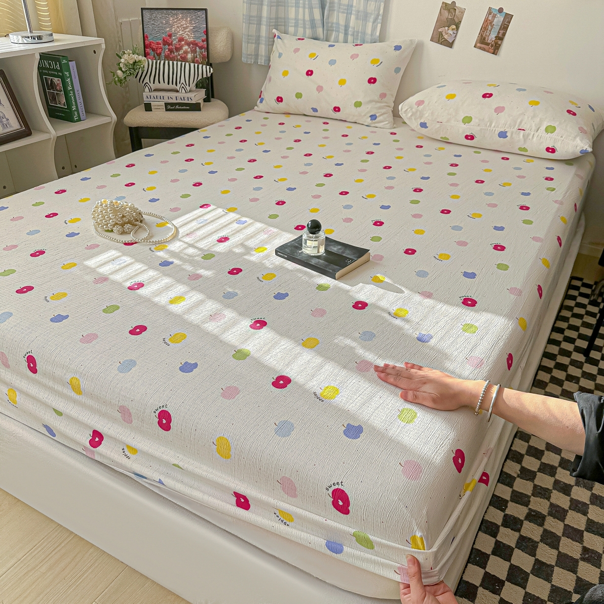 91家纺网 家纺一手货源 找家纺 繁花家居 2026新款泡芙棉云感木棉邹邹纱单床笠床单单件学生床 糖渍苹果