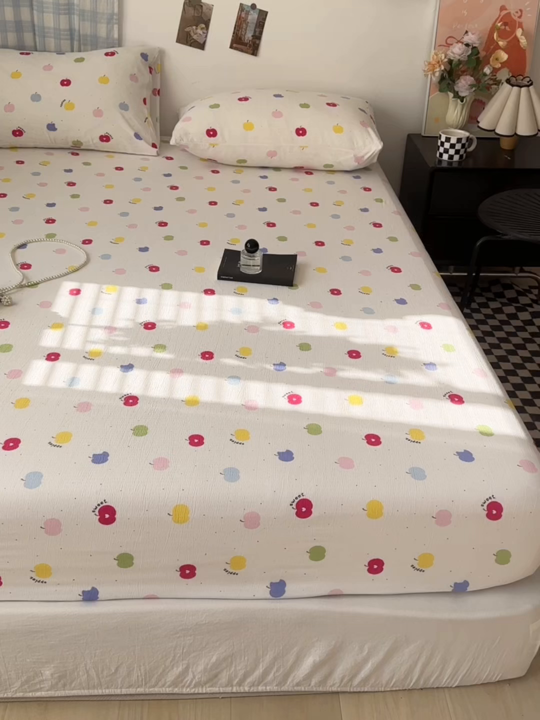 91家纺网 家纺一手货源 找家纺 繁花家居 2026新款泡芙棉云感木棉邹邹纱单床笠床单单件学生床 糖渍苹果