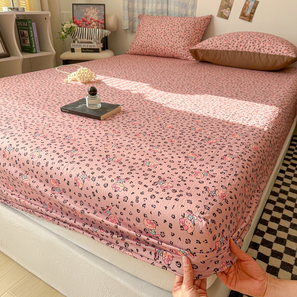 91家纺网 家纺一手货源 找家纺 繁花家居 2026新款泡芙棉云感木棉邹邹纱单床笠床单单件学生床 甜莓粉喵