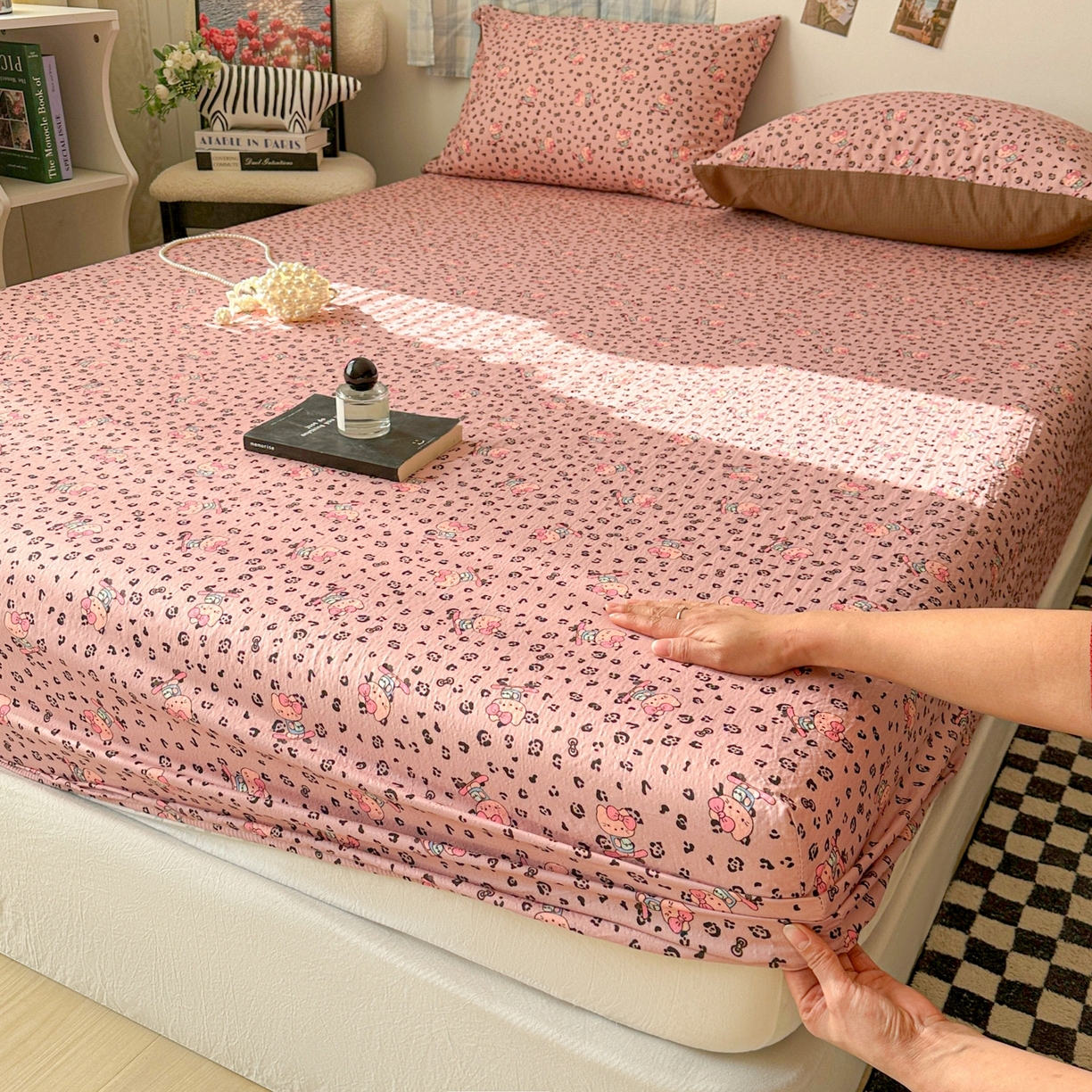 91家纺网 家纺一手货源 找家纺 繁花家居 2026新款泡芙棉云感木棉邹邹纱单床笠床单单件学生床 甜莓粉喵