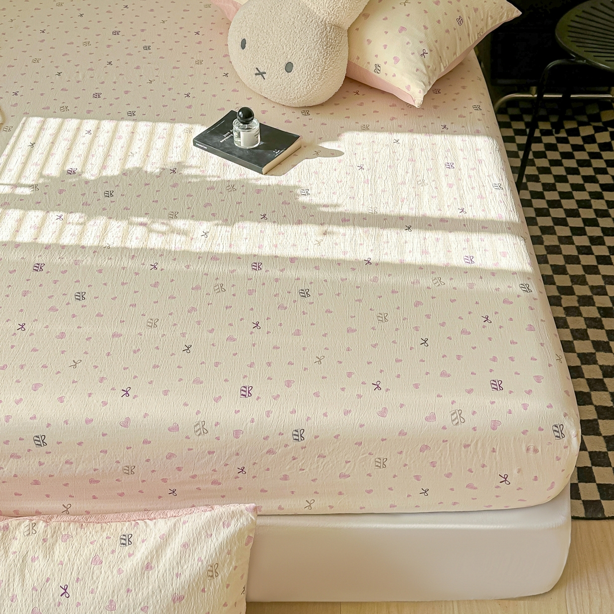 91家纺网 家纺一手货源 找家纺 繁花家居 2026新款泡芙棉云感木棉邹邹纱单床笠床单单件学生床 珠光爱心