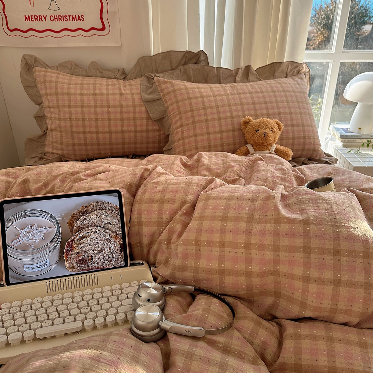 91家纺网 家纺一手货源 找家纺 桃子家居 2026新款A类韩版花边纯棉色织提花格子撞色奶油四件套 棉花边提花-璎珞粉格