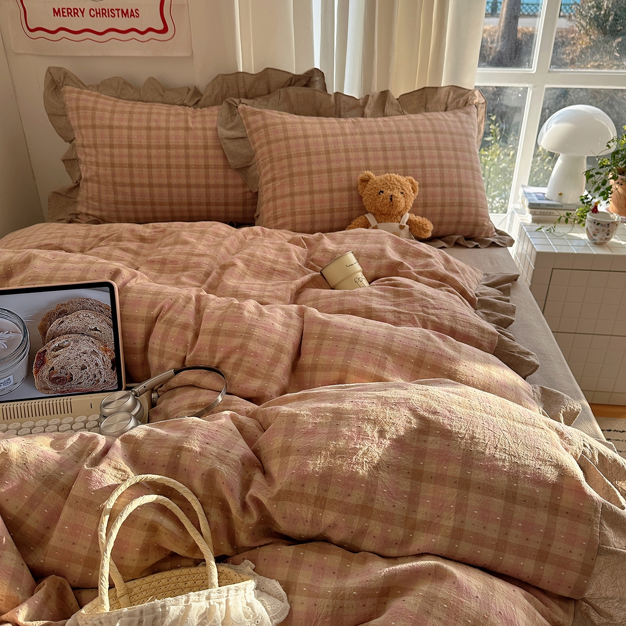 91家纺网 家纺一手货源 找家纺 桃子家居 2026新款A类韩版花边纯棉色织提花格子撞色奶油四件套 棉花边提花-璎珞粉格