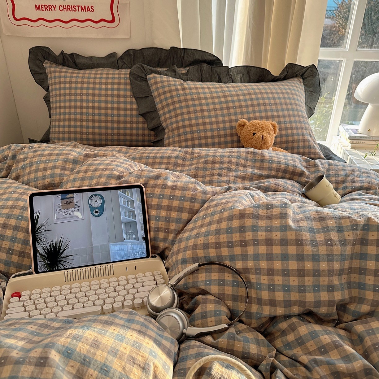 91家纺网 家纺一手货源 找家纺 桃子家居 2026新款A类韩版花边纯棉色织提花格子撞色奶油四件套 棉花边提花-幻境蓝格