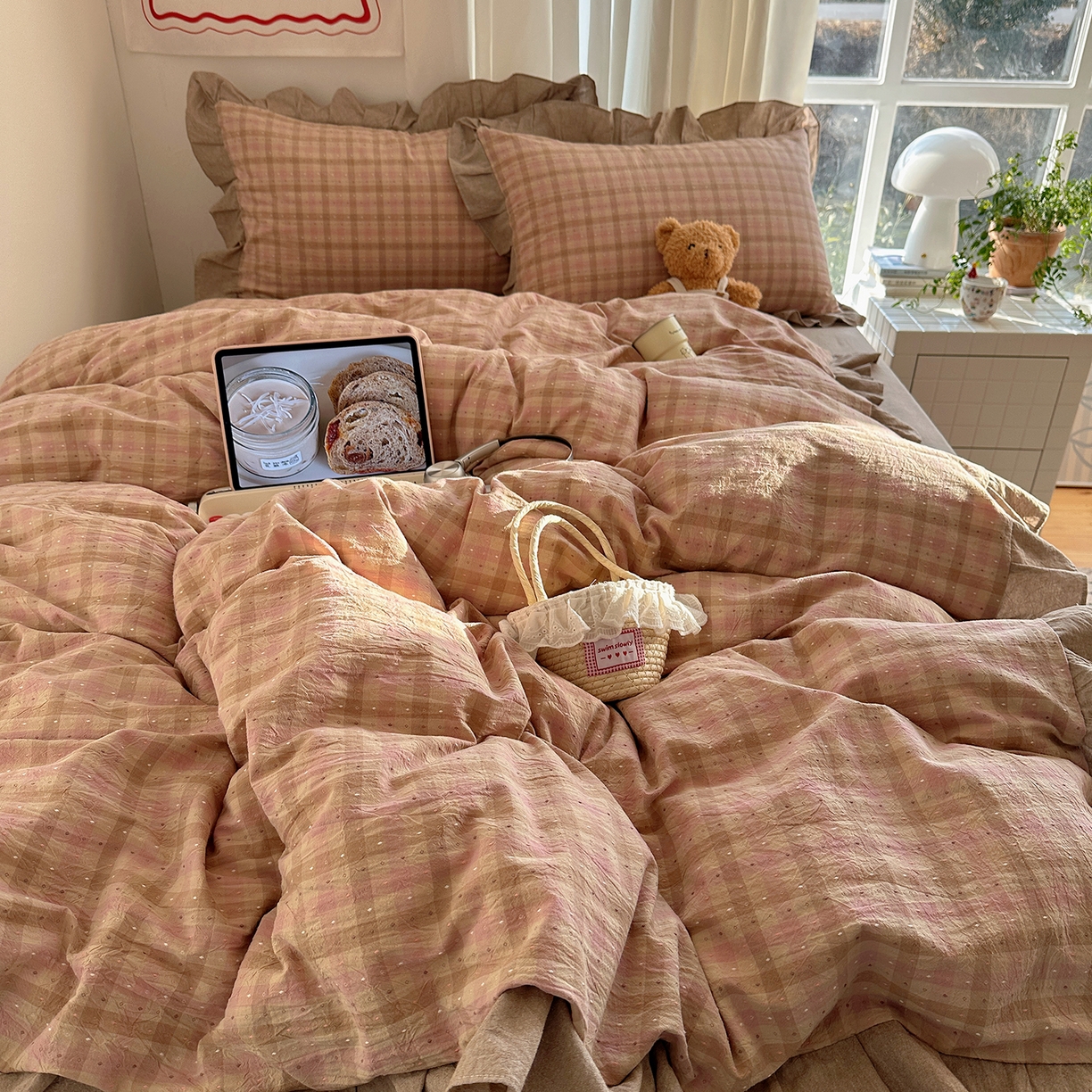 91家纺网 家纺一手货源 找家纺 桃子家居 2026新款A类韩版花边纯棉色织提花格子撞色奶油四件套 棉花边提花-璎珞粉格