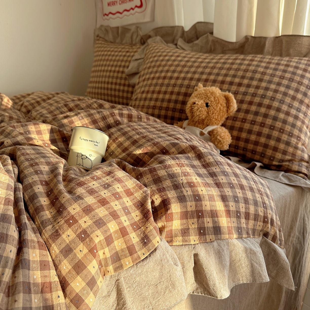 91家纺网 家纺一手货源 找家纺 桃子家居 2026新款A类韩版花边纯棉色织提花格子撞色奶油四件套 棉花边提花-米咖格