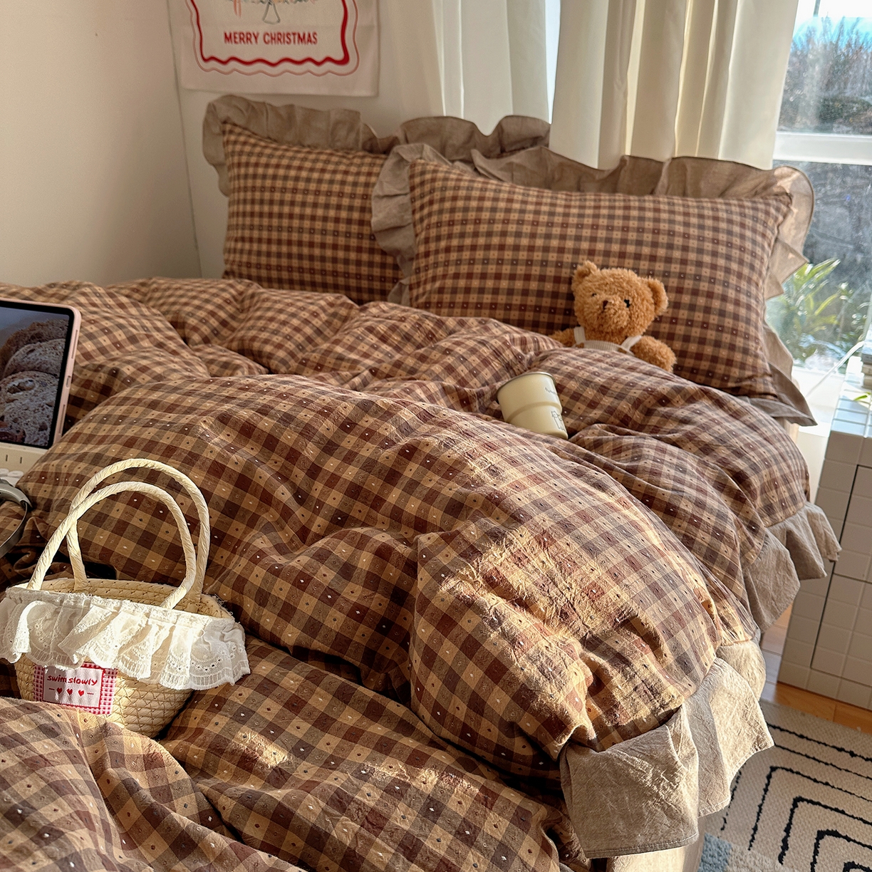 91家纺网 家纺一手货源 找家纺 桃子家居 2026新款A类韩版花边纯棉色织提花格子撞色奶油四件套 棉花边提花-米咖格