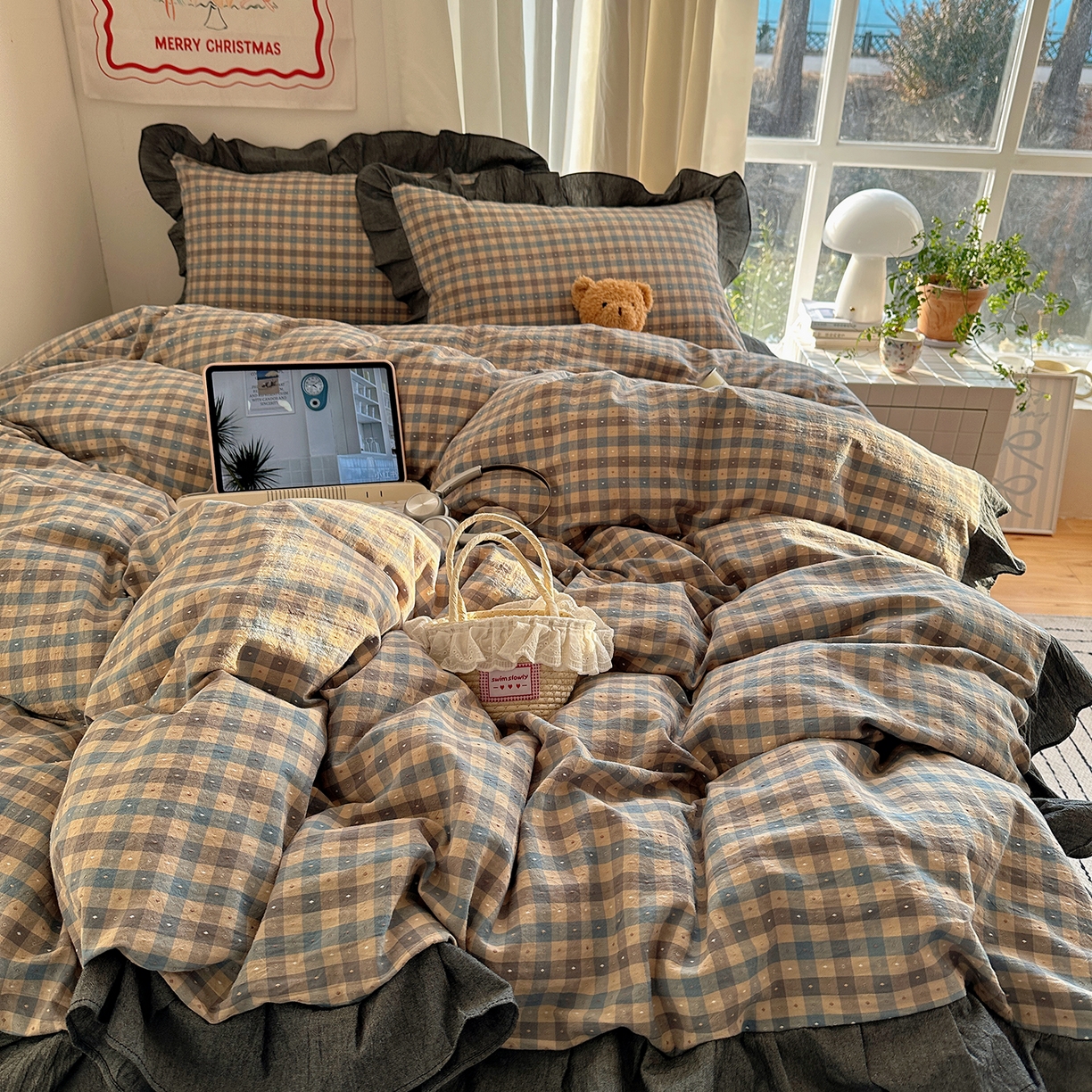 91家纺网 家纺一手货源 找家纺 桃子家居 2026新款A类韩版花边纯棉色织提花格子撞色奶油四件套 棉花边提花-幻境蓝格