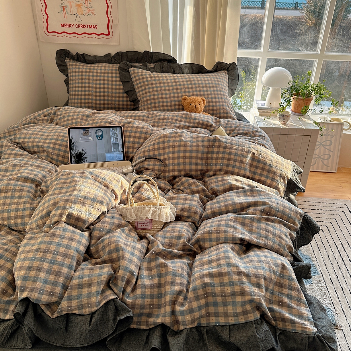 91家纺网 家纺一手货源 找家纺 桃子家居 2026新款A类韩版花边纯棉色织提花格子撞色奶油四件套 棉花边提花-幻境蓝格