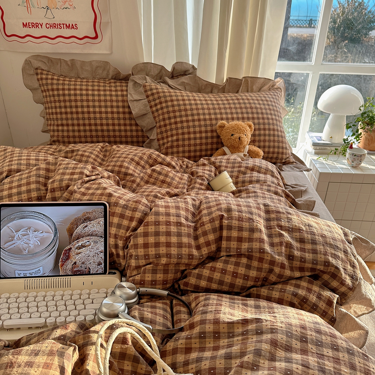 91家纺网 家纺一手货源 找家纺 桃子家居 2026新款A类韩版花边纯棉色织提花格子撞色奶油四件套 棉花边提花-米咖格