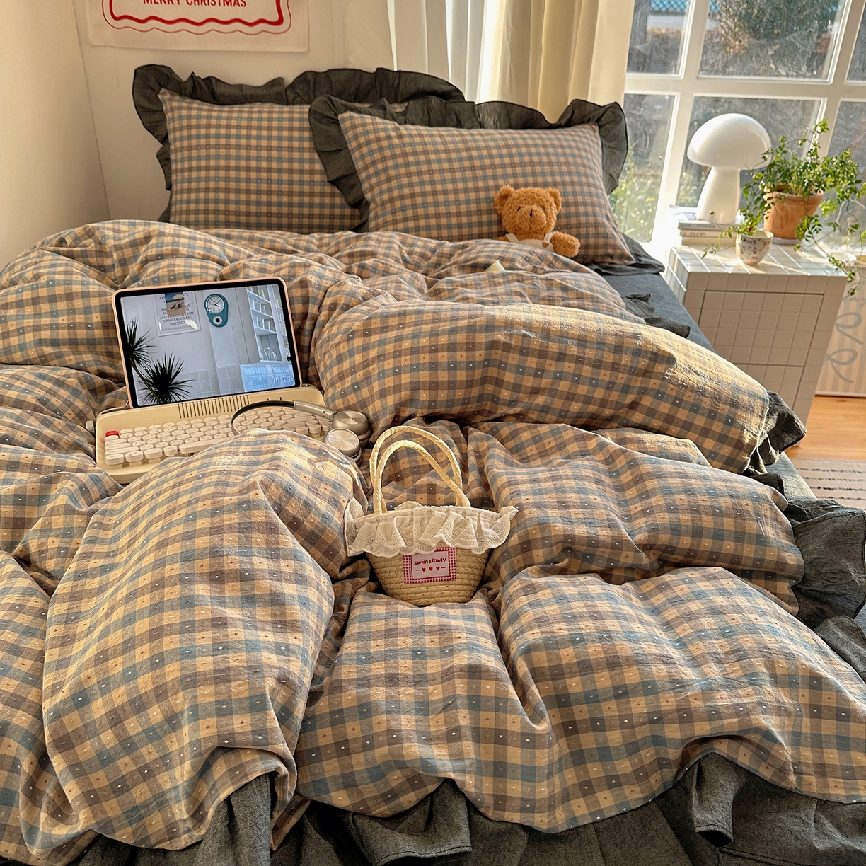 91家纺网 家纺一手货源 找家纺 桃子家居 2026新款A类韩版花边纯棉色织提花格子撞色奶油四件套 棉花边提花-幻境蓝格