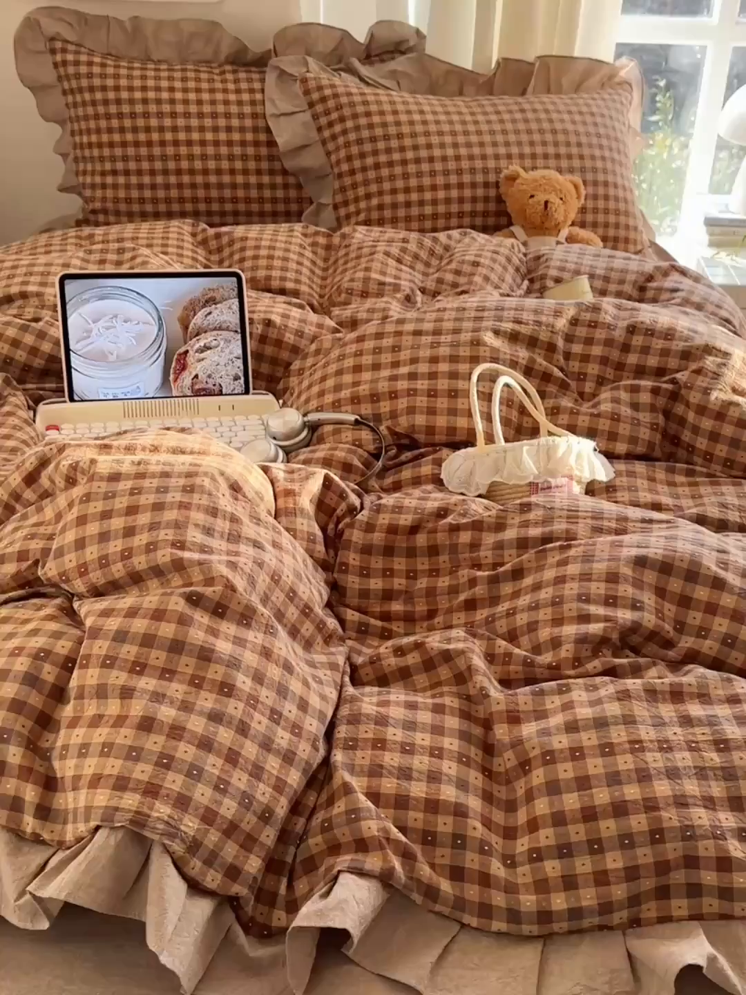 91家纺网 家纺一手货源 找家纺 桃子家居 2026新款A类韩版花边纯棉色织提花格子撞色奶油四件套 棉花边提花-米咖格