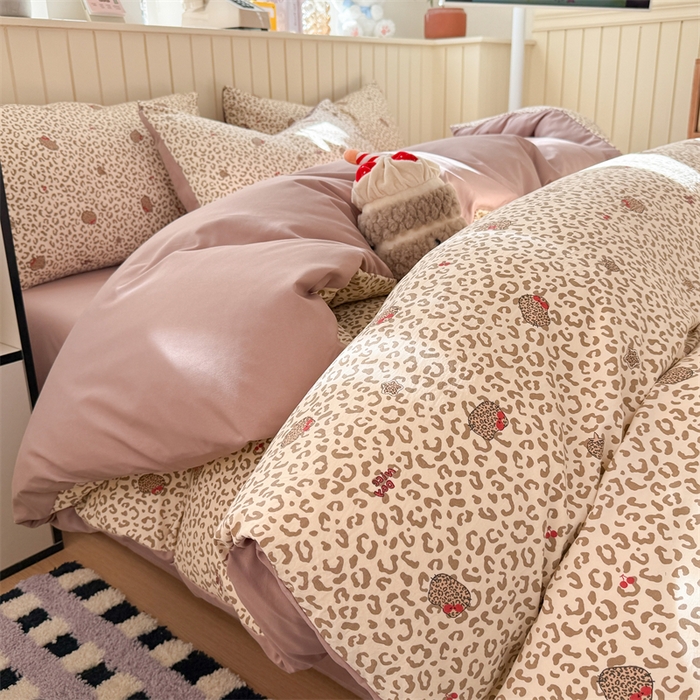 91家纺网 家纺一手货源 找家纺 夜笙家纺 2026新款古法水洗仿棉云感四件套 豹纹猫