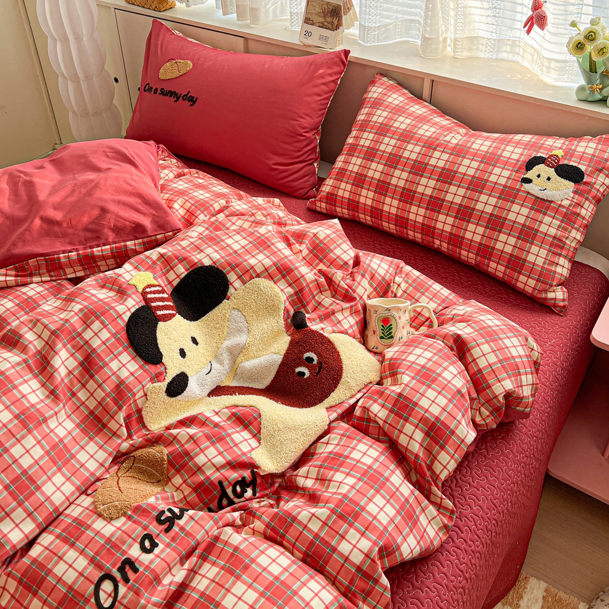 91家纺网 家纺一手货源 找家纺 鑫喜莱家纺 2026新款全棉纯棉13372床盖款原创毛巾绣四件套 面包小狗