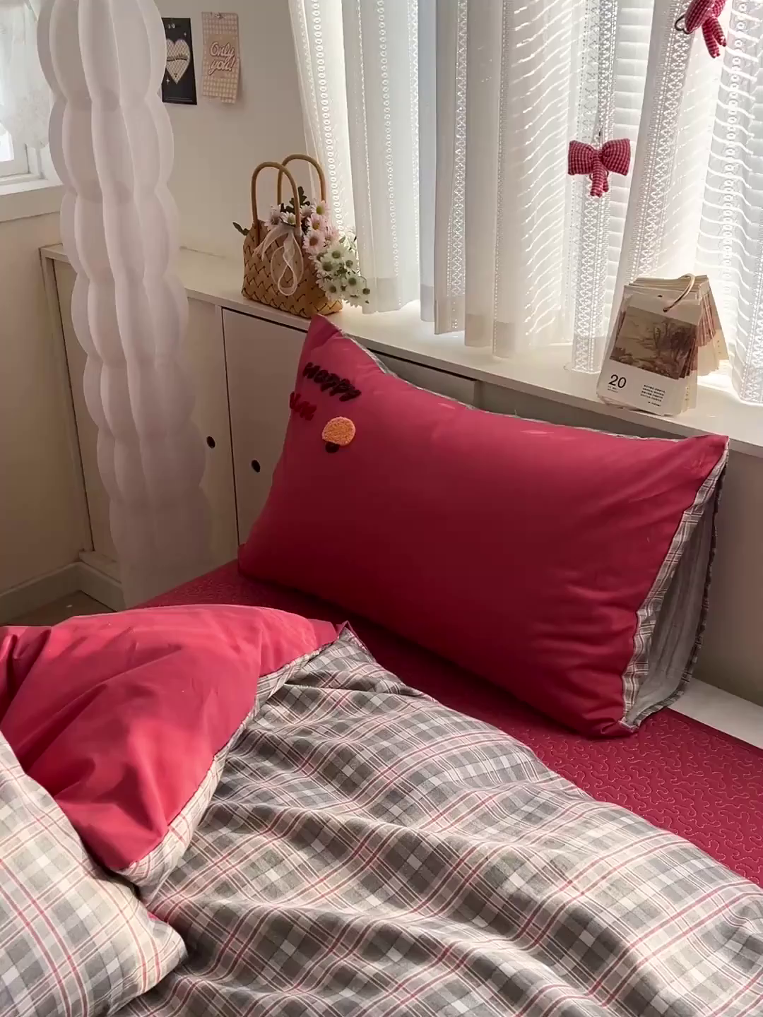 91家纺网 家纺一手货源 找家纺 鑫喜莱家纺 2026新款全棉纯棉13372床盖款原创毛巾绣四件套 滑板小熊仔