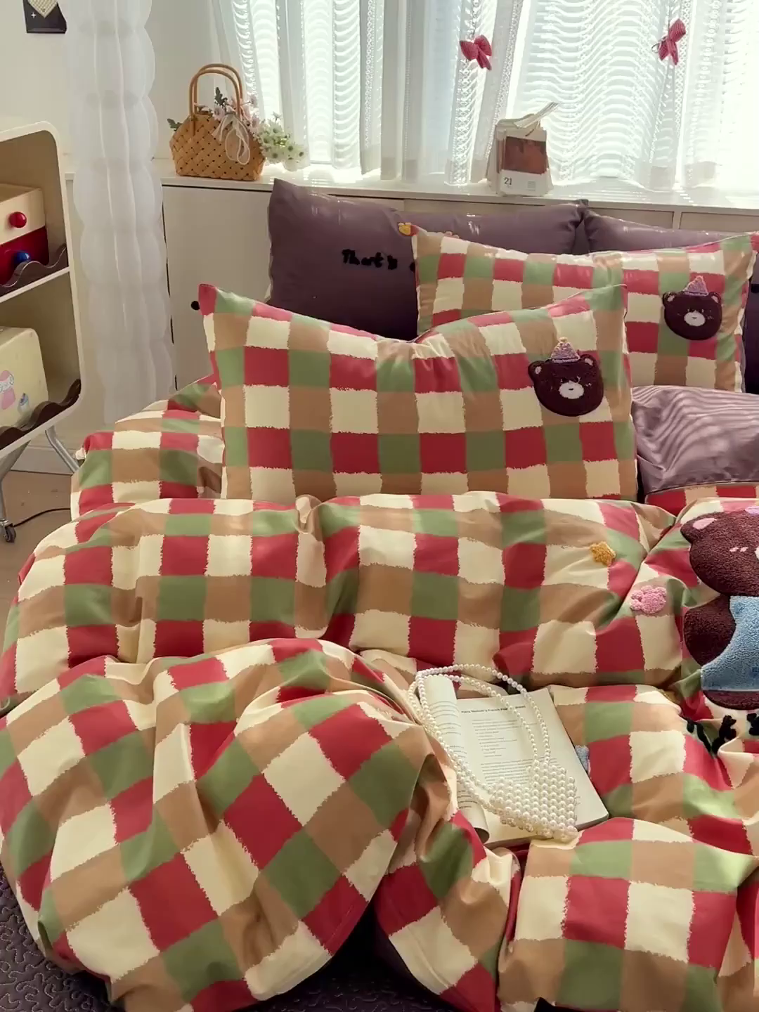 91家纺网 家纺一手货源 找家纺 鑫喜莱家纺 2026新款全棉纯棉13372床盖款原创毛巾绣四件套 酷酷的小熊