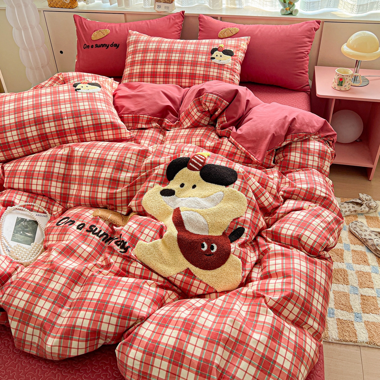 91家纺网 家纺一手货源 找家纺 鑫喜莱家纺 2026新款全棉纯棉13372床盖款原创毛巾绣四件套 面包小狗