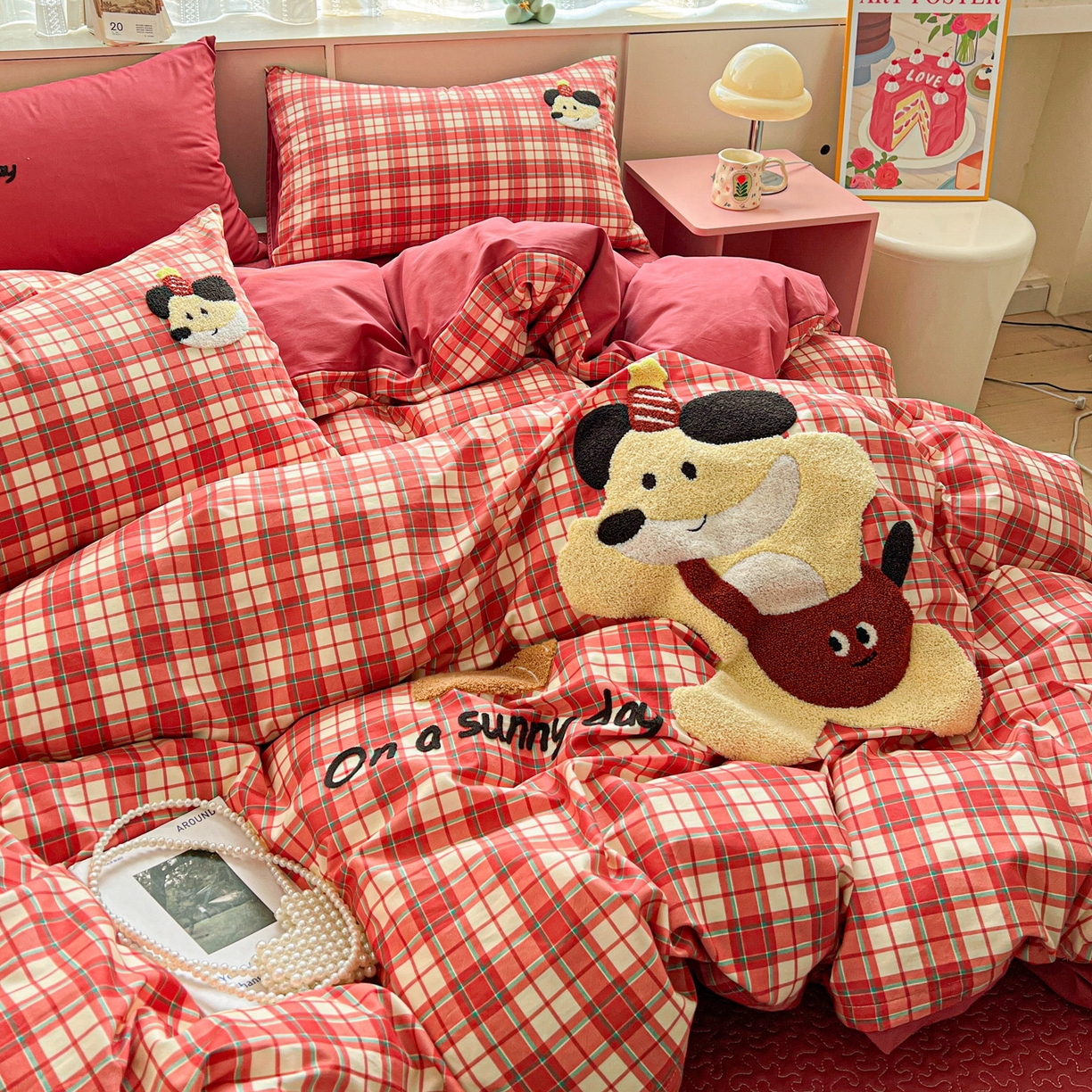 91家纺网 家纺一手货源 找家纺 鑫喜莱家纺 2026新款全棉纯棉13372床盖款原创毛巾绣四件套 面包小狗