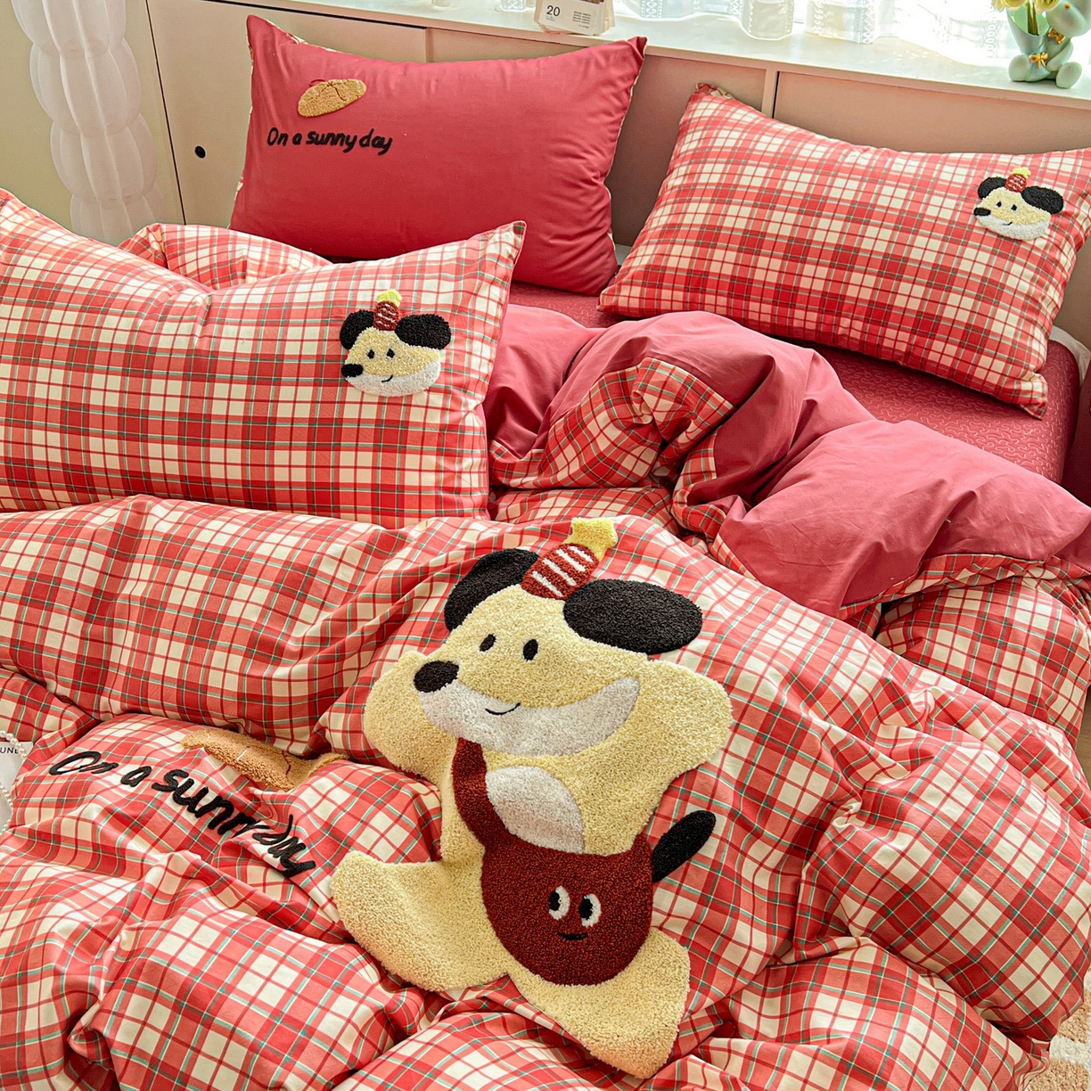 91家纺网 家纺一手货源 找家纺 鑫喜莱家纺 2026新款全棉纯棉13372床盖款原创毛巾绣四件套 面包小狗