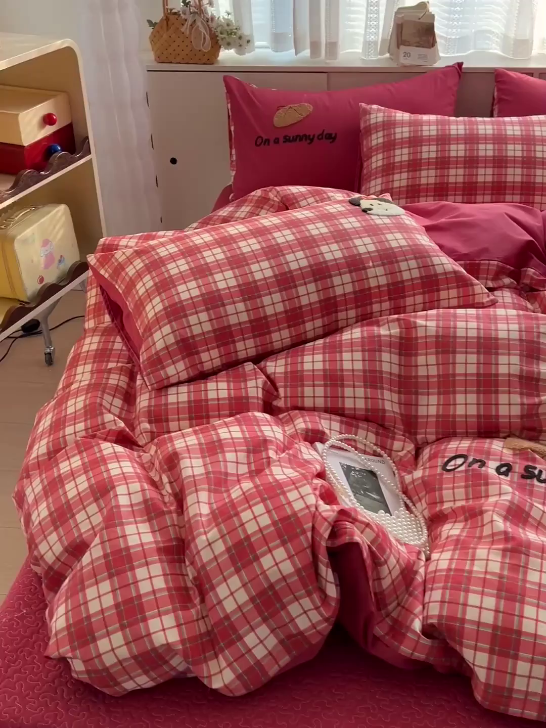 91家纺网 家纺一手货源 找家纺 鑫喜莱家纺 2026新款全棉纯棉13372床盖款原创毛巾绣四件套 面包小狗