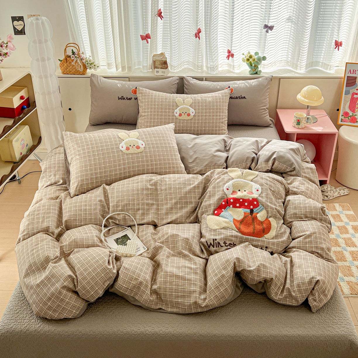 91家纺网 家纺一手货源 找家纺 鑫喜莱家纺 2026新款全棉纯棉13372床盖款原创毛巾绣四件套 南瓜小兔