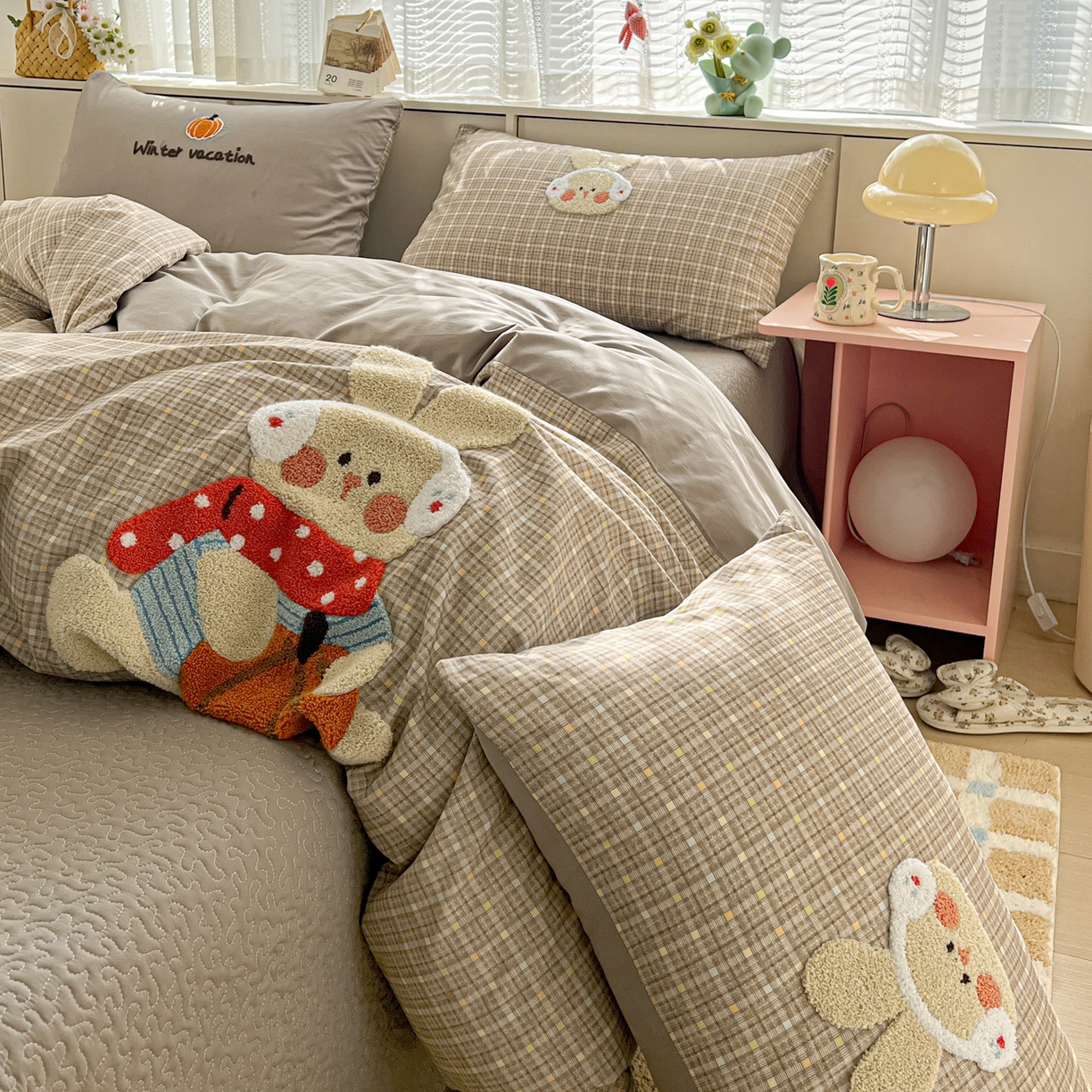 91家纺网 家纺一手货源 找家纺 鑫喜莱家纺 2026新款全棉纯棉13372床盖款原创毛巾绣四件套 南瓜小兔