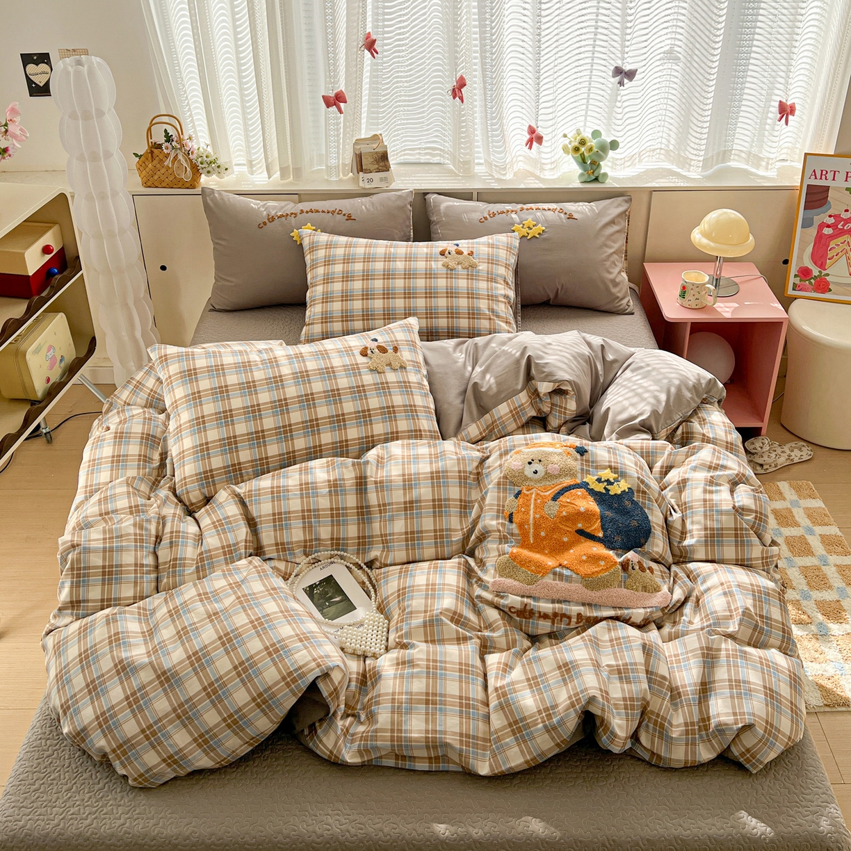 91家纺网 家纺一手货源 找家纺 鑫喜莱家纺 2026新款全棉纯棉13372床盖款原创毛巾绣四件套 胖熊的星星