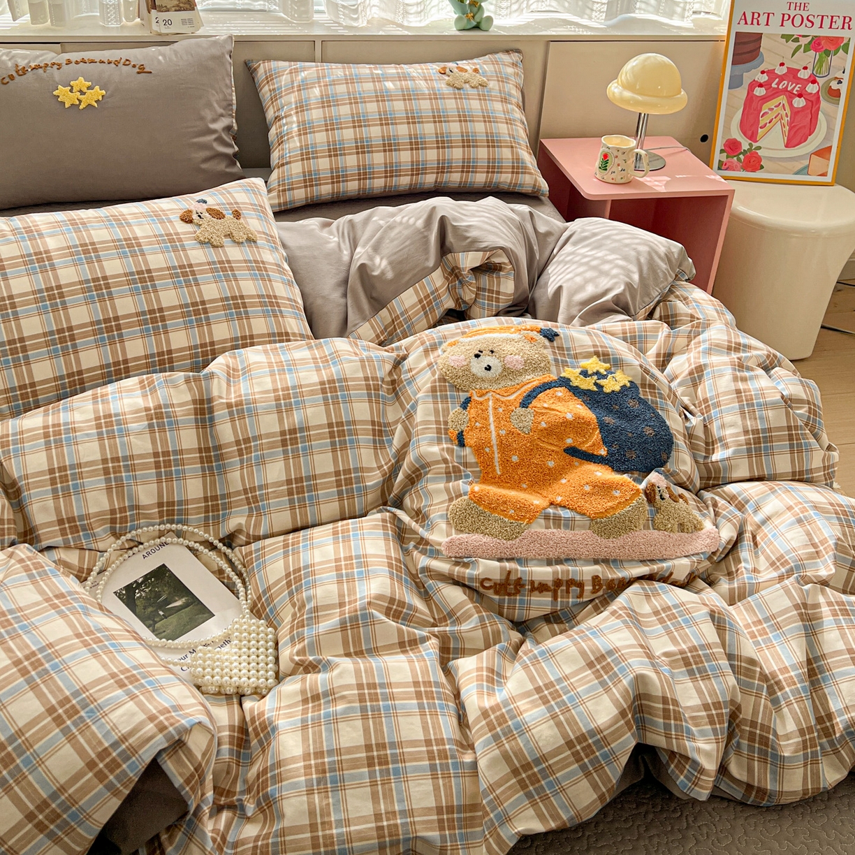 91家纺网 家纺一手货源 找家纺 鑫喜莱家纺 2026新款全棉纯棉13372床盖款原创毛巾绣四件套 胖熊的星星