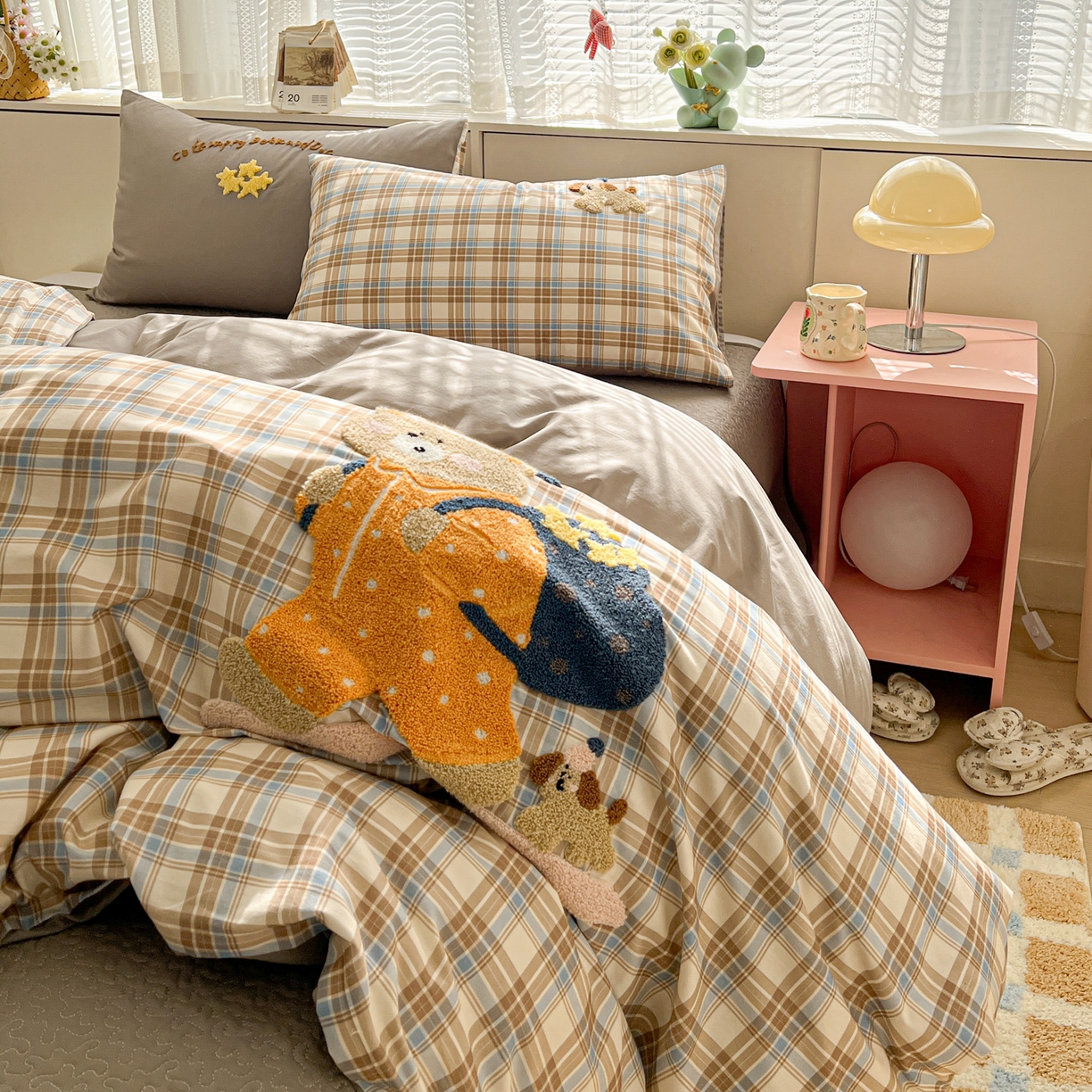 91家纺网 家纺一手货源 找家纺 鑫喜莱家纺 2026新款全棉纯棉13372床盖款原创毛巾绣四件套 胖熊的星星