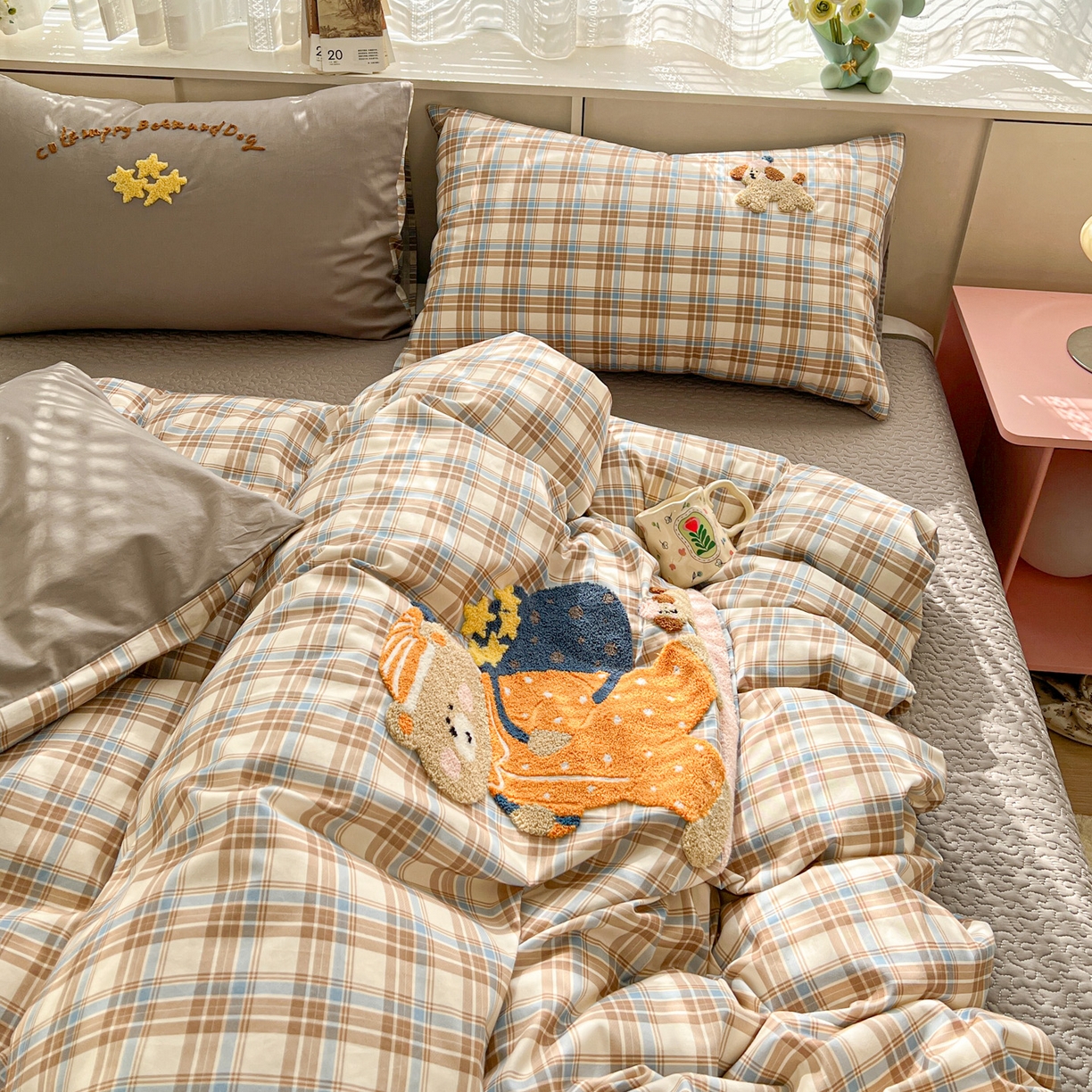 91家纺网 家纺一手货源 找家纺 鑫喜莱家纺 2026新款全棉纯棉13372床盖款原创毛巾绣四件套 胖熊的星星