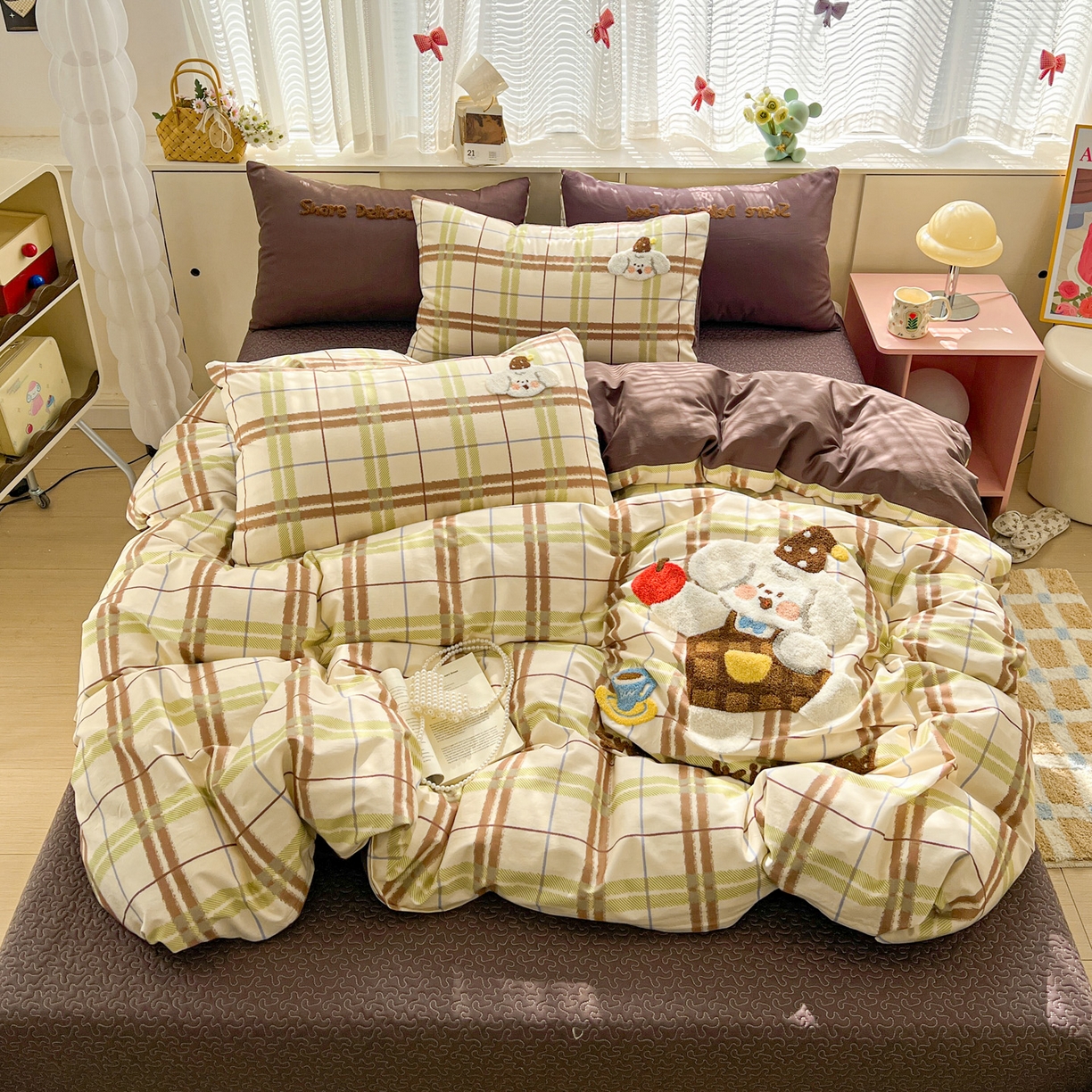 91家纺网 家纺一手货源 找家纺 鑫喜莱家纺 2026新款全棉纯棉13372床盖款原创毛巾绣四件套 苹果小狗