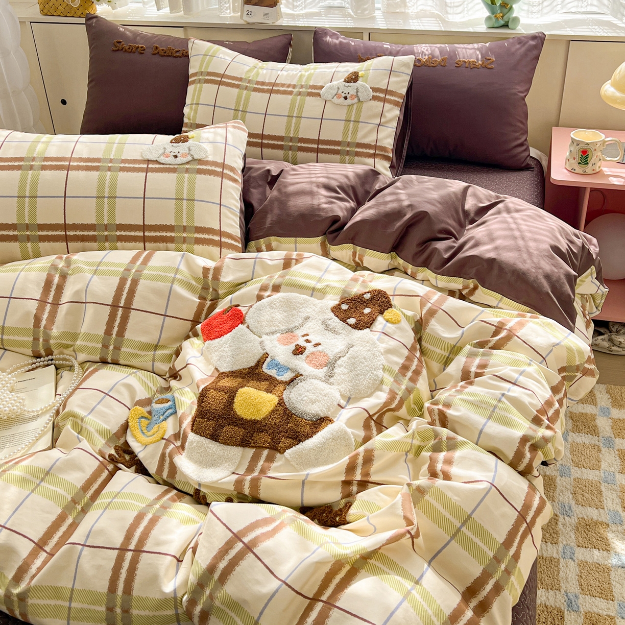 91家纺网 家纺一手货源 找家纺 鑫喜莱家纺 2026新款全棉纯棉13372床盖款原创毛巾绣四件套 苹果小狗