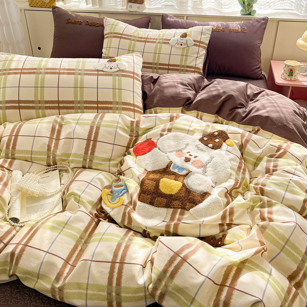 91家纺网 家纺一手货源 找家纺 鑫喜莱家纺 2026新款全棉纯棉13372床盖款原创毛巾绣四件套 苹果小狗