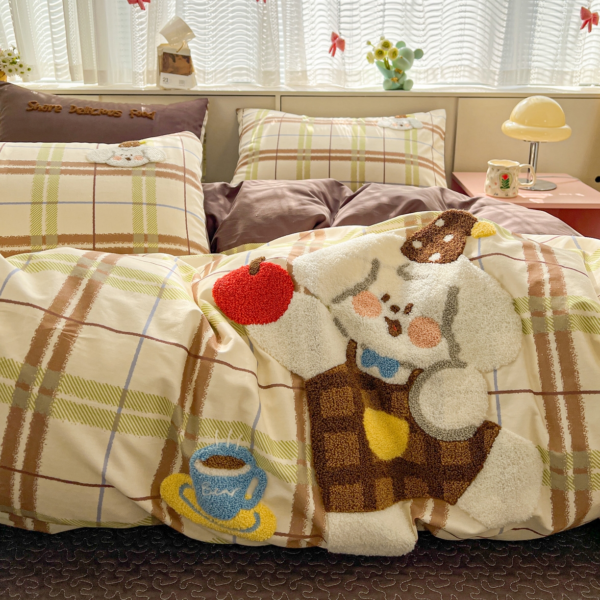 91家纺网 家纺一手货源 找家纺 鑫喜莱家纺 2026新款全棉纯棉13372床盖款原创毛巾绣四件套 苹果小狗