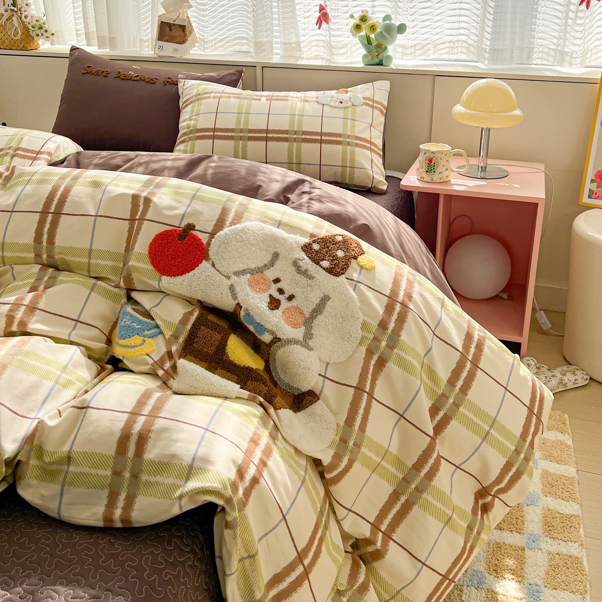 91家纺网 家纺一手货源 找家纺 鑫喜莱家纺 2026新款全棉纯棉13372床盖款原创毛巾绣四件套 苹果小狗