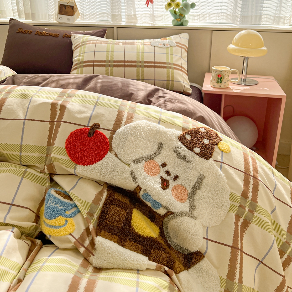 91家纺网 家纺一手货源 找家纺 鑫喜莱家纺 2026新款全棉纯棉13372床盖款原创毛巾绣四件套 苹果小狗