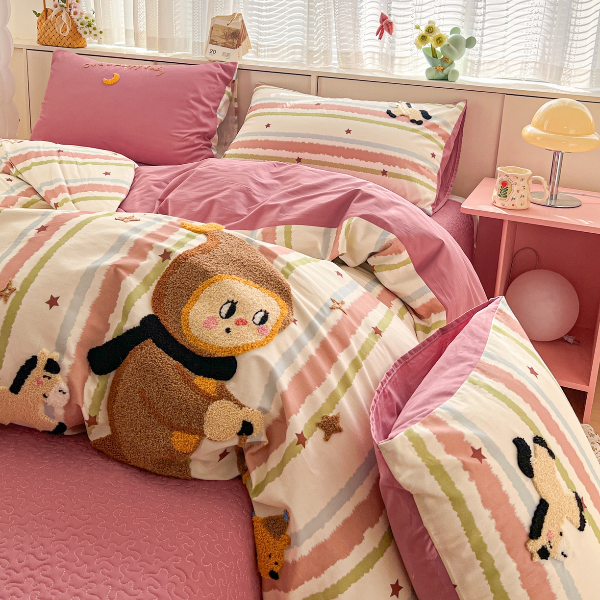 91家纺网 家纺一手货源 找家纺 鑫喜莱家纺 2026新款全棉纯棉13372床盖款原创毛巾绣四件套 星星人